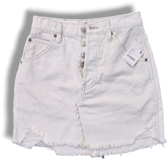 Free People Brea White Cutoff Distressed Button Fly Mini Denim Skirt Size 24 - Picture 2 of 8